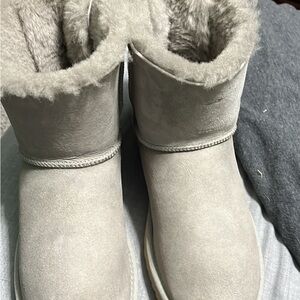 Cozy Women's Ugg Bow Boots